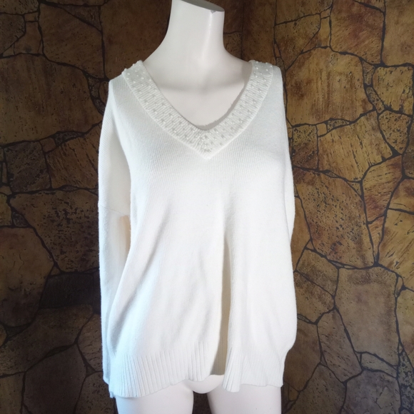 Chic Laura V-Neck Sweater in Cream - Picture 1 of 4